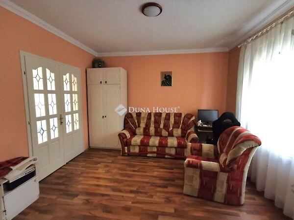 Pozsonyi, Esztergom 2. képe