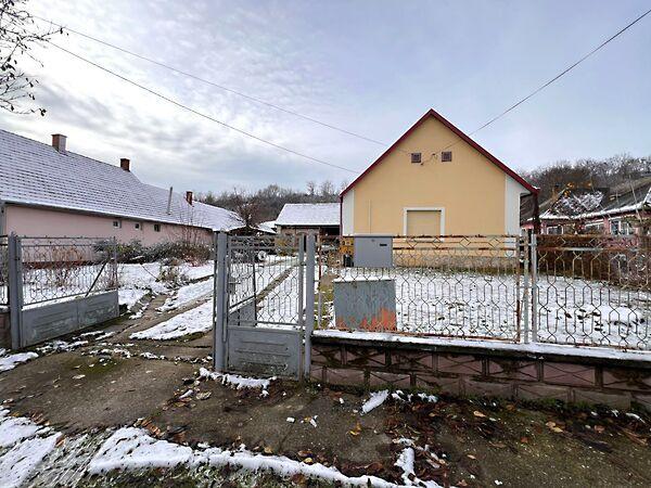 Hőgyészi, Tevel képe