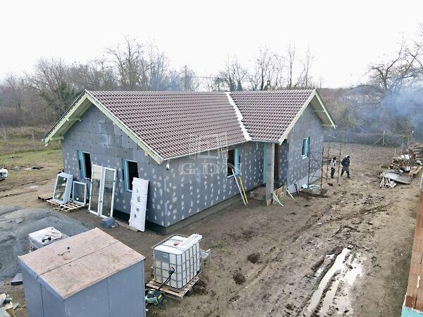 Huszár, Vác 3. képe