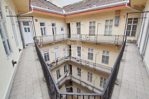 Károly, Budapest, V. kerület 2. képe