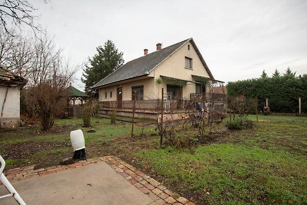 Nagykátai út 1, Farmos 3. képe