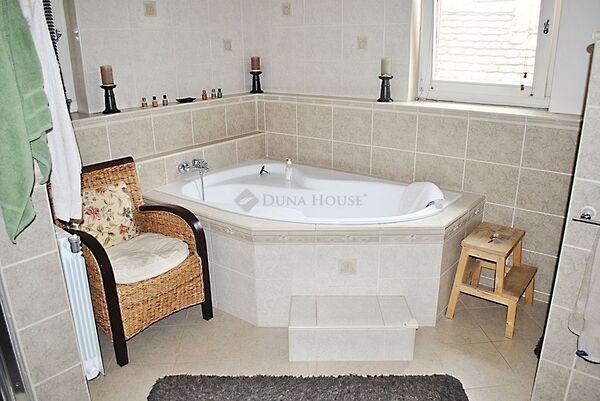 Sarkantyú, Kecskemét 3. képe