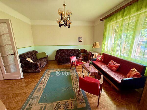 Pesti, Cegléd képe