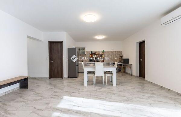 Fenyves, Erdőkertes képe