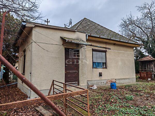 Bartoshegy , Felújítandó, Pécel 3. képe