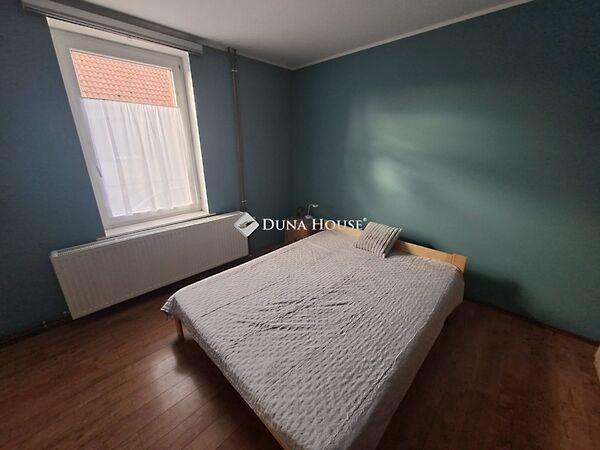 Álmos, Pécs 2. képe