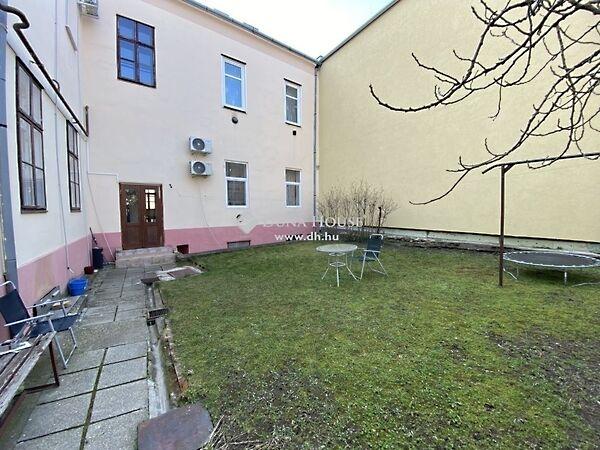 Mátyás király, Pécs 2. képe