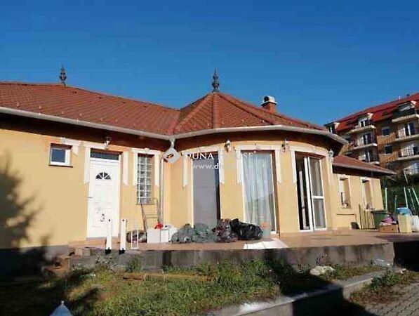 Cseresznyefa, Tatabánya 3. képe