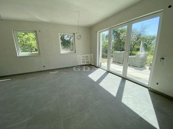 Balatoni nyugalom, modern, Balatonszemes 3. képe