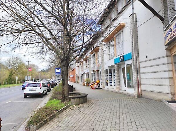 Sétáló, Balatonboglár 2. képe