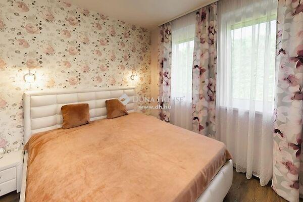 Peklár, Pomáz képe