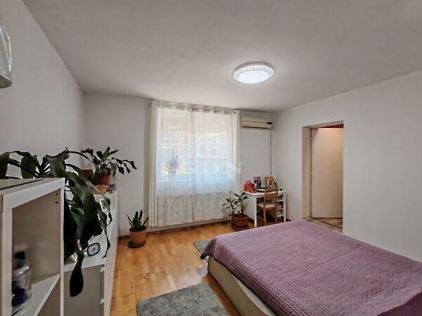 Otthon és üzlet, Gyál képe