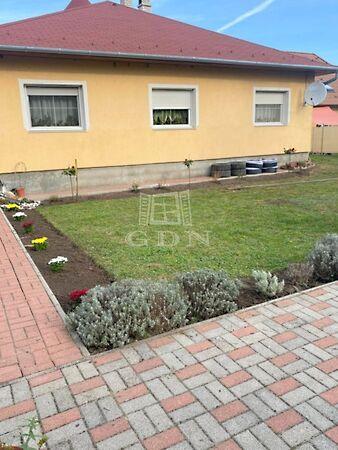 Kertvárosi földszintes, Gárdony 3. képe