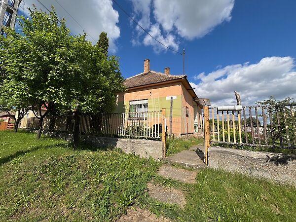 Újszállási, Komárom képe