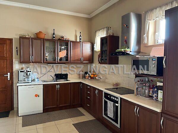 Újhartyán 3. képe