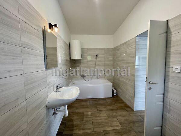 Tahitótfalu 2. képe