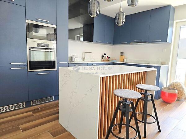 Hunyadi János, Pécs 3. képe