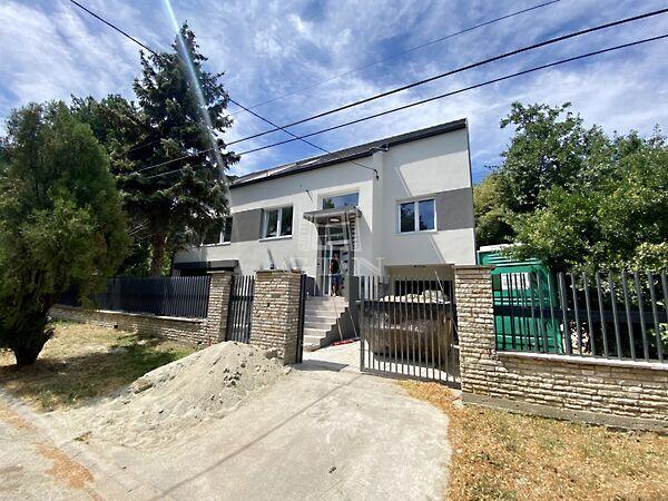 Van egy Kék tó a ház, Budapest, XI. kerület képe