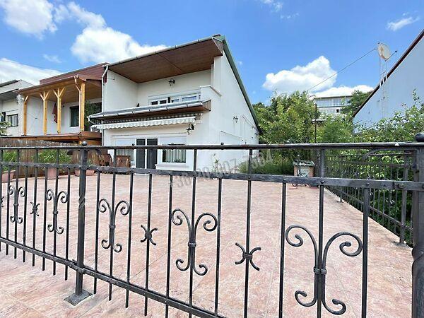 Leányka, Eger képe