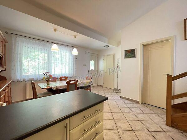 Leányka, Eger 3. képe