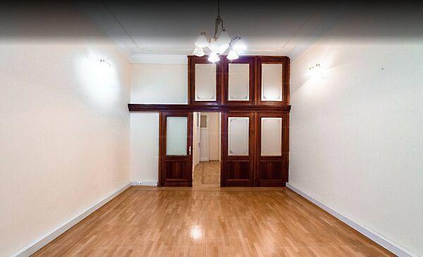 Október 6., Budapest, V. kerület 3. képe