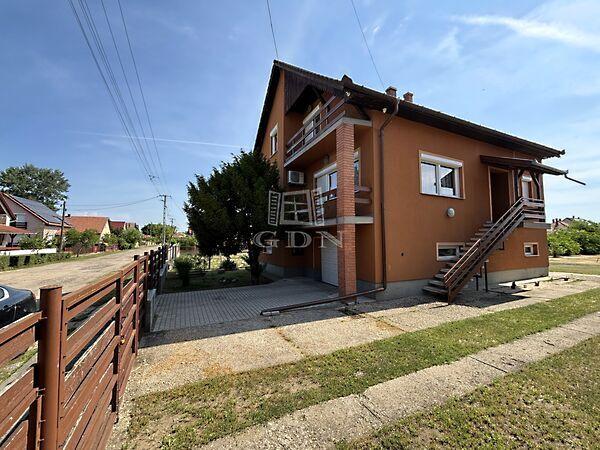 KÉTGENERÁCIÓS, Nagykáta képe