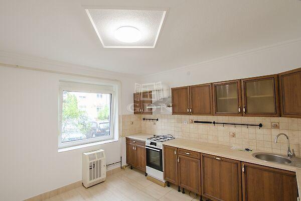 Pesti úti, Tököl képe