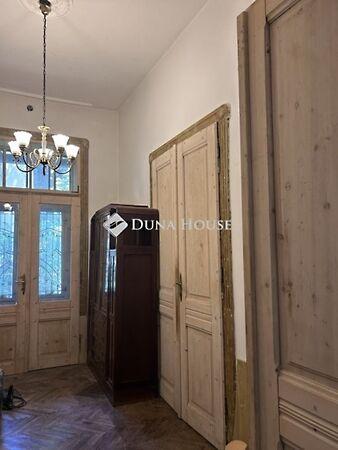 Hunyadi János, Pécs 2. képe