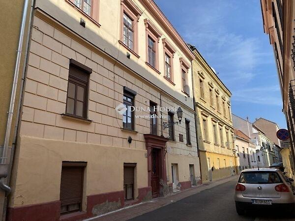 Mátyás király, Pécs 2. képe