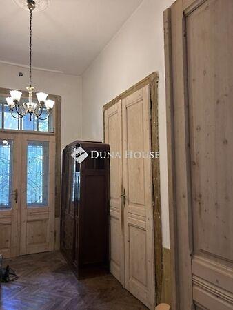 Hunyadi János, Pécs 3. képe