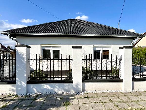 Bajcsy-Zsilinszky út, Nagykáta 2. képe