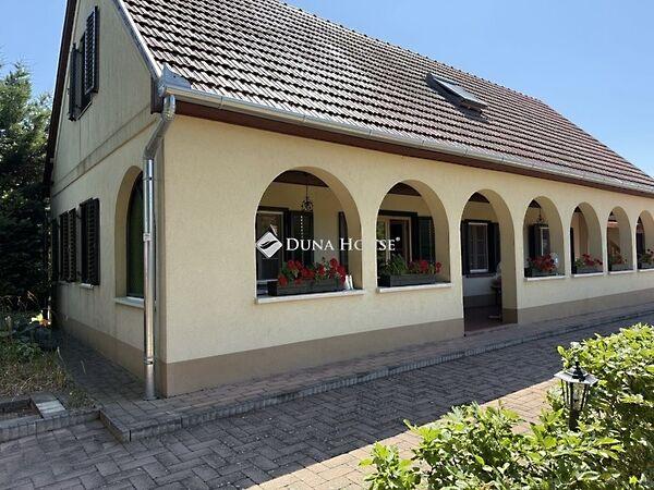 Fenyvesi, Balatonfenyves képe