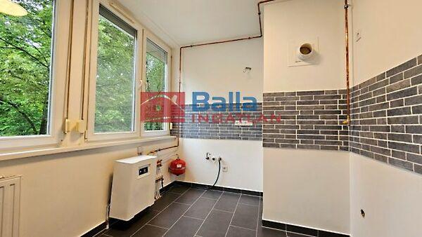 Harkály, Vác 2. képe