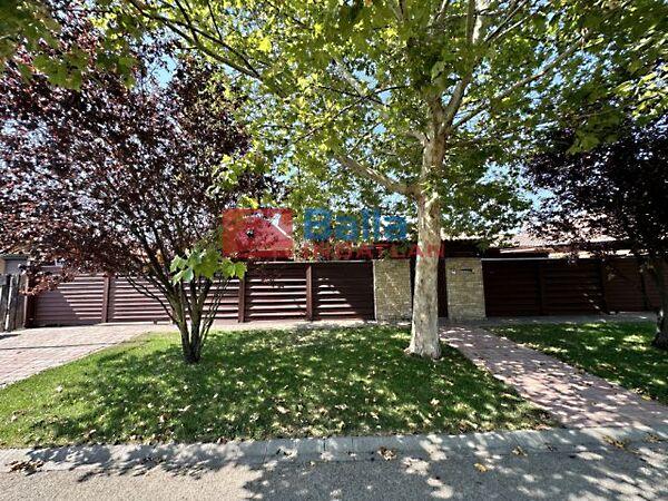 Szép, Vecsés 2. képe