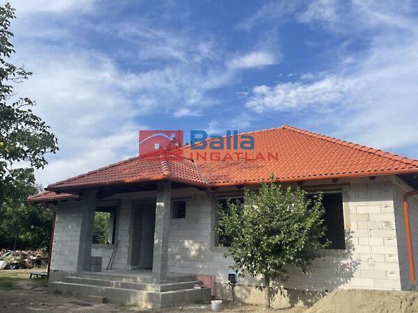 Magán, Besnyő képe