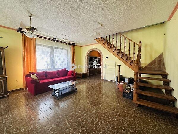 Jókai Mór, Nyergesújfalu 3. képe