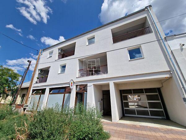 Központi, mégis csendes, Hatvan 3. képe