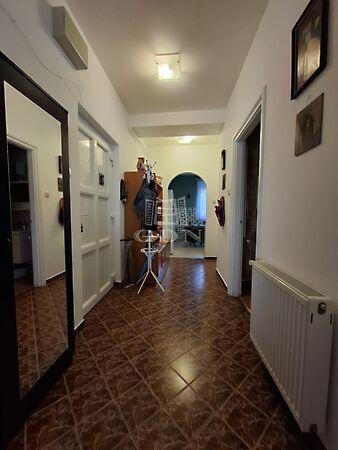 Pesti úti, Tököl 3. képe