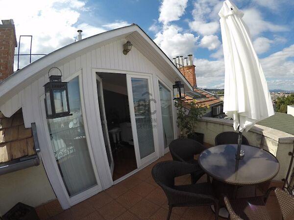 Hunyadi János, Budapest, I. kerület 3. képe