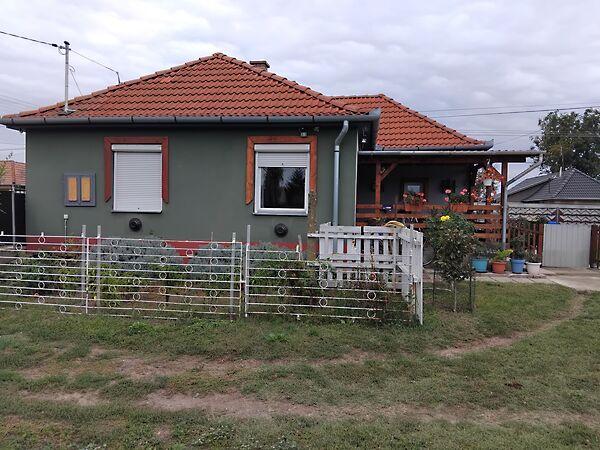 Bajccsy Zs. u., Hosszúpályi képe