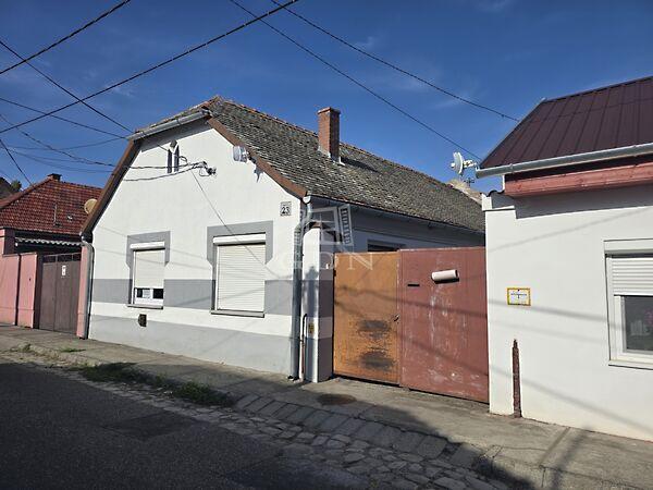 Kiscsávolyi, Baja képe