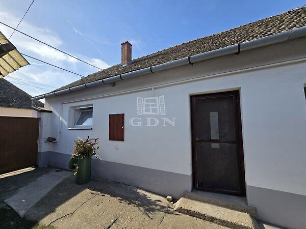 Kiscsávolyi, Baja 3. képe