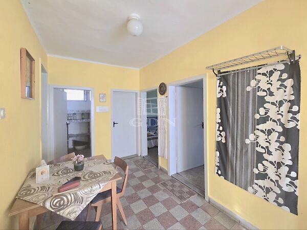 lakható ház kút, garázs,, Iklódbördőce képe