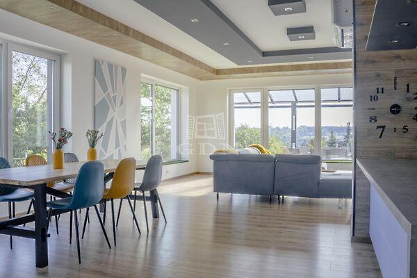 Modern, panorámás, Gödöllő képe