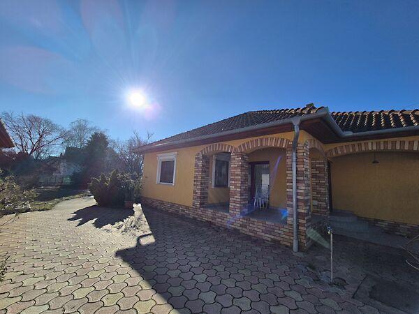 Czuczor, Kiskunhalas 2. képe