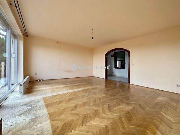 Görbe, Pécs 2. képe