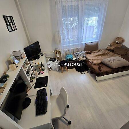 Pesti, Felsőlajos képe