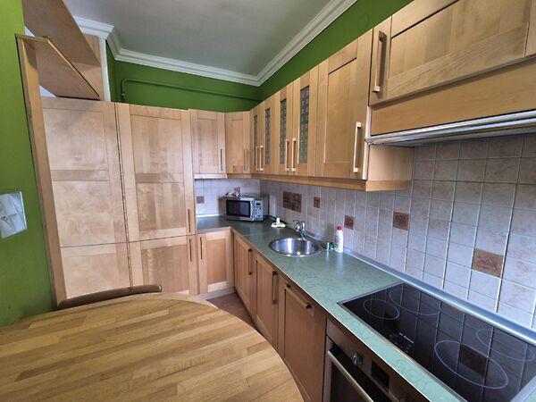 Esze Tamás, Kiskunhalas képe