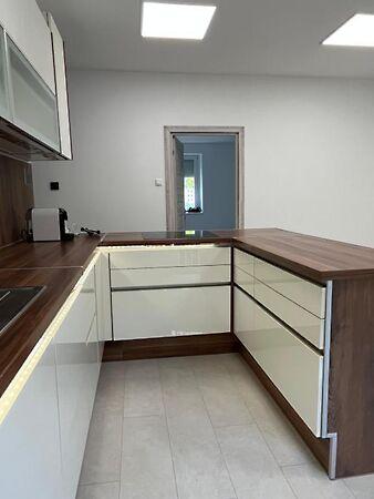 Városház, Komló képe