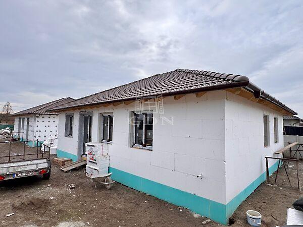 EGYSZINTES, ÚJÉPÍTÉSŰ, Áporka képe